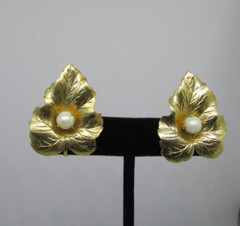 Vtg Sarah Coventry Leaves & Pearl Brooch Earring 4 Brooches 1 set clip earrings
