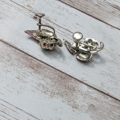 Vintage Screw Back Earrings – Pink Leaf with Cream & Turquoise Tone Accents