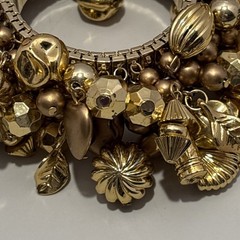 VTG Cha Cha charm/bead cluster expansion bracelet. Dangle silvertone beads. J-37