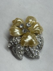 VINTAGE NOLAN MILLER SWAROVSKI CRYSTALS FAUX BAROQUE PEARLS JANE WYMAN BROOCH
