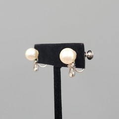 Vintage Faux Pearl Clear Rhinestone Clip on Earrings Silver tone Screw Back 3/4″