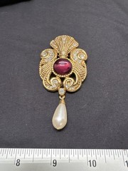 Jeff Lieb Gold Tone Brooch READ Rhinestones Red Cabochon Pearl Drop Elegant Vint