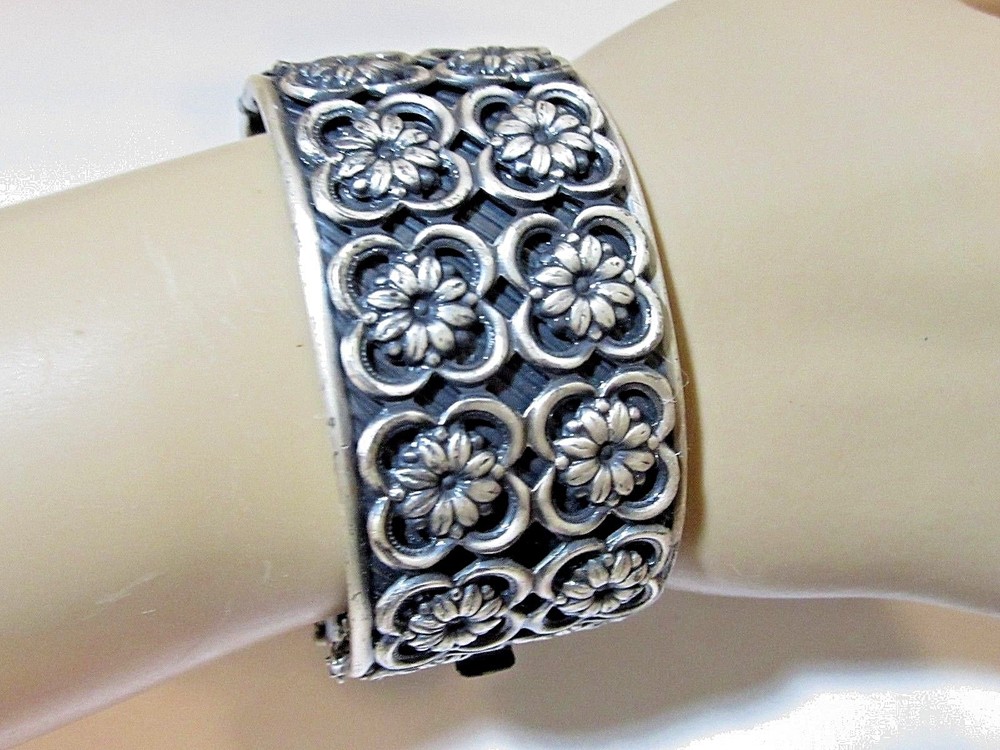WIDE DARKENED ANTIQUED PEWTER TONE HINGED BRACELET RAISED FLOWERS