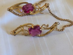 Pink rhinestone yellow gold plated 3 connected chain brooch pins