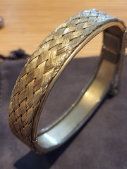 GOLD TONE GOLDEN WEAVE BRACELET. VINTAGE. ESTATE FIND. LONDON.