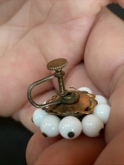 Vtg JAPAN White Milk Glass Round Beaded 7/8” Cluster Screw Back Earrings Floral