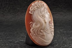 Vintage shell cameo, “The Girl with the Necklace” (60.0ct) sign by artist, Case.