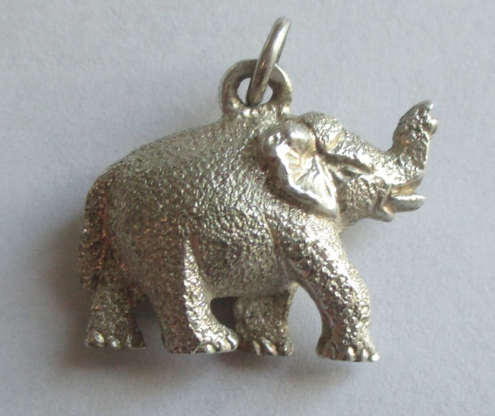 8.4g HEAVY VINTAGE 3D STERLING SILVER LUCKY ELEPHANT CHARM GOOD LUCK