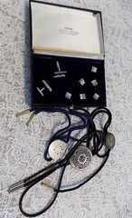 LARGE VINTAGE LOT MEN’S WOMEN’S ACCESSORIES & JEWELRY BOLO TIES EARRINGS++