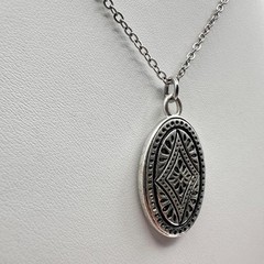 Vintage 90s Silver-Tone Geometric Oval Pendant Necklace Boho Etched Jewelry