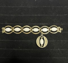 Vintage MONET White Thermoset Round Link Chunky Bracelet Goldtone 8”