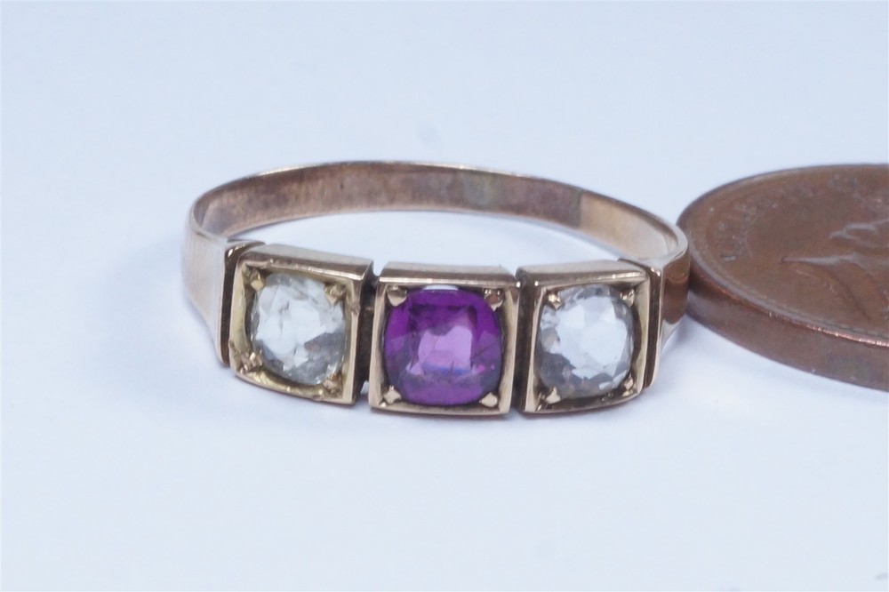 ANTIQUE VICTORIAN ENGLISH 9K GOLD ALMANDINE GARNET RING c1880