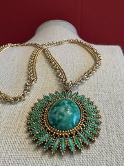 Vintage Celebrity Gold Tone Faux Green Jade Double Chain Necklace 24” BinR