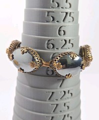 Vintage Jan Michaels Antiqued Brass Filigree Hematite Cabochon 5 Link Bracelet