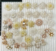 Mixed Lot 50pcs Sparkling Flower Brooches Heavy Work Rhinestone Pearl Mixed
