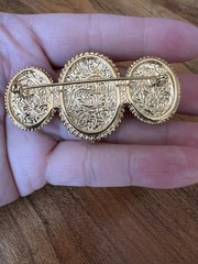 beautiful vintage triple cameo brooch