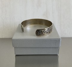 Vintage DANECRAFT Vermeil Sterling Cuff Bracelet Raised Leaf Vine Pattern 6.5″