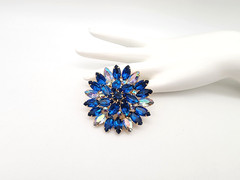 VINTAGE BLUE & AB RHINESTONE FLOWER PIN/BROOCH GOLD TONE JEWELRY NICE QUALITY !!