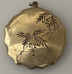 ANTIQUE JAPANESE MEIJI PERIOD SATSUMA PORCELAIN WISTERIA KOI FISH PENDANT