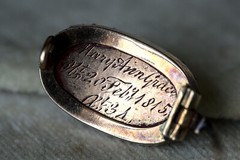 TINY ANTIQUE GEORGIAN ENGLISH 9K GOLD LOCKET PEARL MOURNING BROOCH PIN c1815