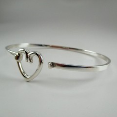 Sterling Silver Outline Heart Bangle Charm Bracelet Gift for Her Vintage New BCS