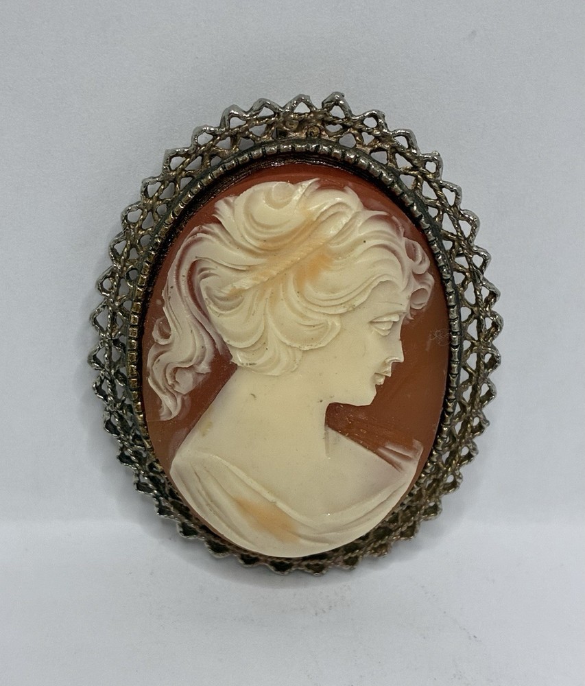 Vintage Goldtone Cameo