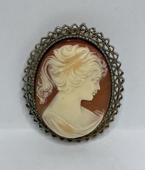 Vintage Goldtone Cameo