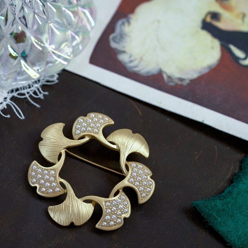 Vintage Women Rhinestone Baroque Brooch Accessories Retro Pearl Pins Party Gift