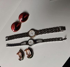 Vintage Seiko & Pulsar Women’s Watches Jewelry Lot w/ Red & Green Earrings