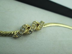 1986 SPARKLE TWIST Bracelet by AVON 6.5” Rein stones Gold Tone
