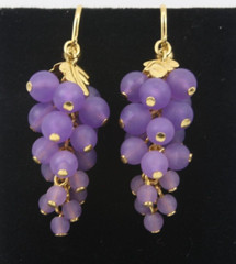 1989 Avon Frosted Purple Grapes Clip Earrings Gold Tone Dangle Drop Cluster