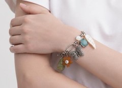 Vintage Lucky Brand Chain w/Charms Flower/Butterfly/Leaf/Asian Diety 6.76” L1