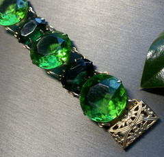 Vintage Bracelet Estate Jewelry Pre-owned Green Czech Art Glass Filigree Clasp