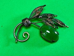 Green Jade Cabochon Floral Filigree Leaf Vintage Sterling Silver 925 Brooch Pin