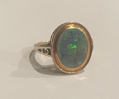 Vintage Opal Blue Green Orange Oval 14K Yellow Gold Bezel Set Ring 4.05 grams