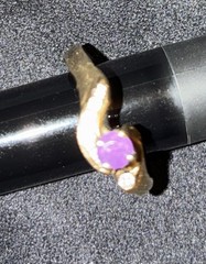 Vintage Style ring features a gold band with a prominent purple stone 14 ct Gold