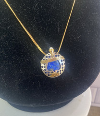 Vtg Bob Hope Desert Classic 1984 Lapis Lazuli Pendant with 18″ Chain Gold-tone