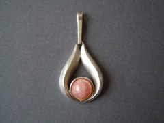 835 Silver Pendant Drop Shape with Rhodochrosite Hemisphere 7.2 g / 4.5 x 2.1 cm
