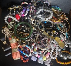 ​1lb Vintage to Modern Costume Jewelry Lot Estate Mix Wearable Pieces Mystery