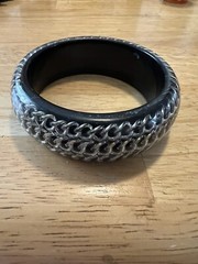 BLACK ACRYLIC LUCITE BANGLE WITH ENCASED SILVERTONE CHAINS