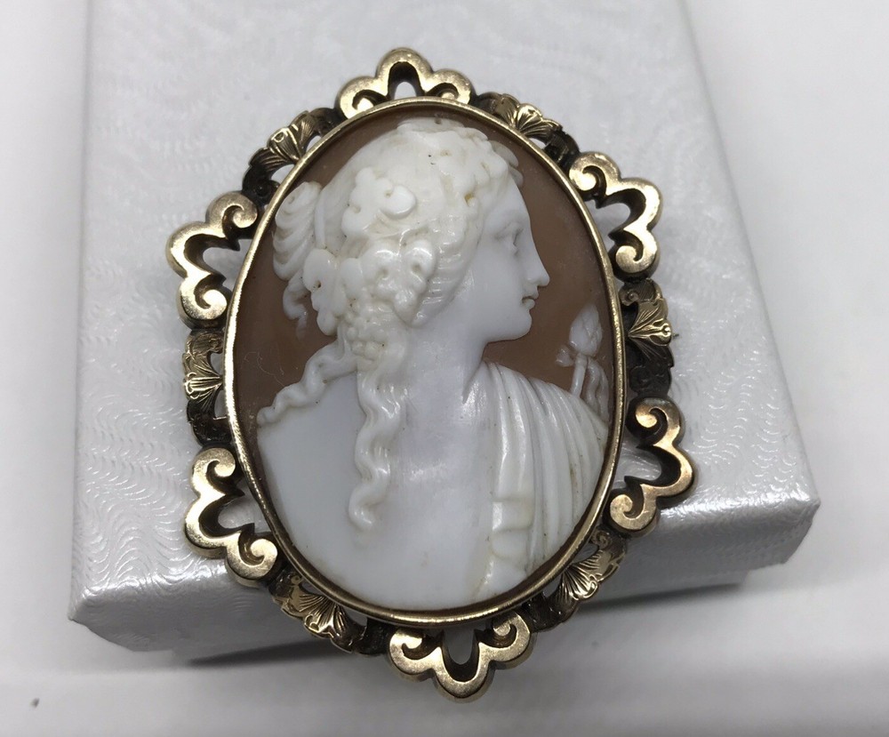 Beautifully Carved Antique Shell Cameo 10K Pressed Gold