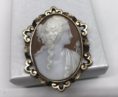 Beautifully Carved Antique Shell Cameo 10K Pressed Gold