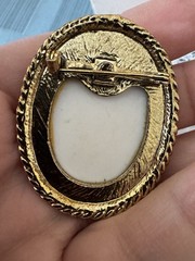 Vintage Gold Tone Patriotic Oval Brooch Pin 2 in Fashion Unisex Adults