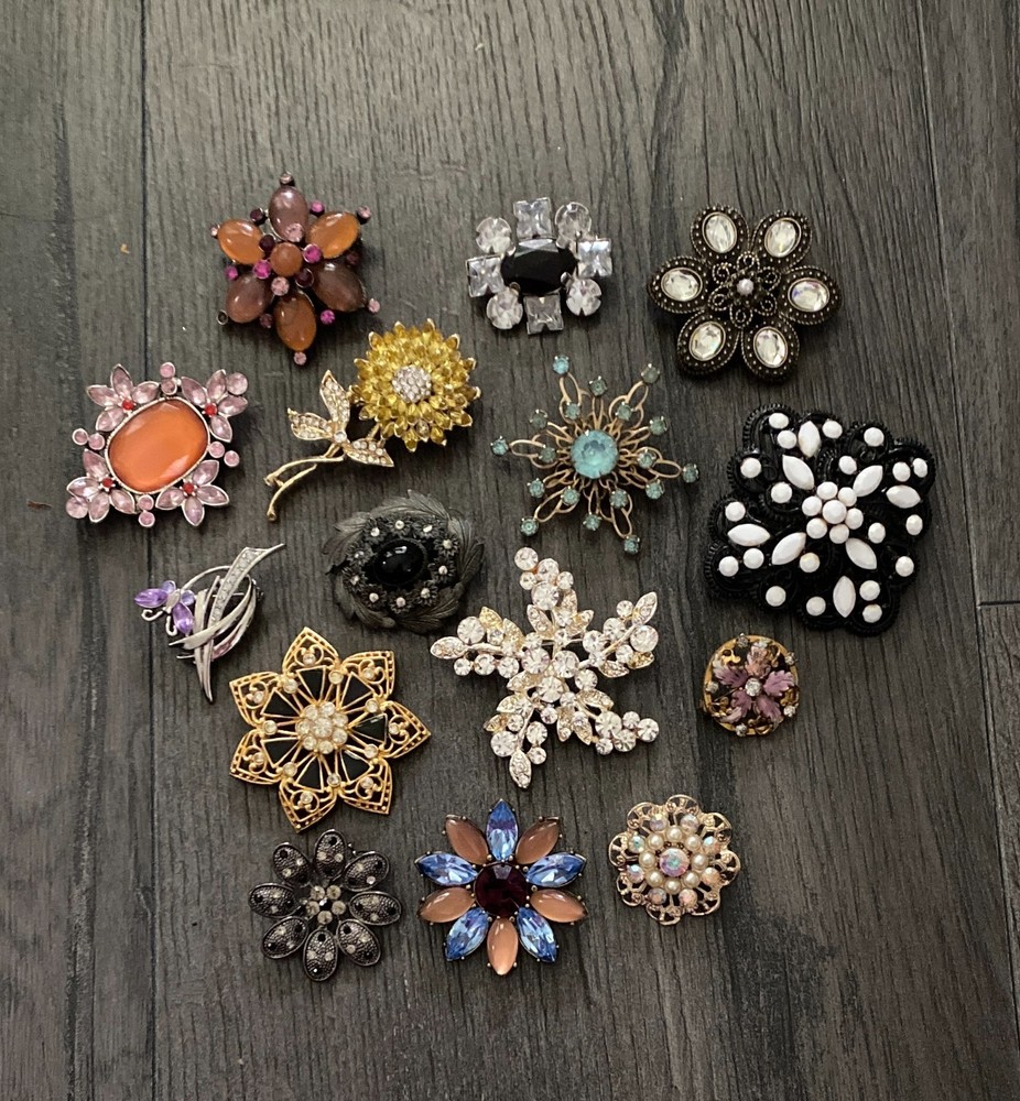 15 Vintage and Retro Floral Rhinestone Mixed Metals Brooch Pin Jewelry Lot of 15