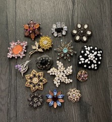 15 Vintage and Retro Floral Rhinestone Mixed Metals Brooch Pin Jewelry Lot of 15