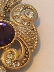 Retro VTG Jeff Lieb signed gold tone purple cabochon & pearl charm pin brooch