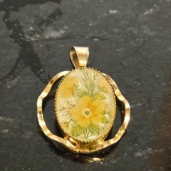 Vintage Flower Pendant Domed Cabochon Gold Tone Mid Century yellow floral art