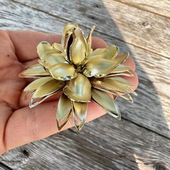 Vintage Jewelry Gold Tone Flower Brooch Pin