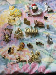 Lot Of 22 Vintage Cat Brooches And Pins Some Signed Various Black Cat, Gold