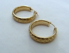 14K DIAMOND CUT SATIN & HIGHLY POLISHED CURVED 6MM WIDE HOOP LATCH EARRINGS